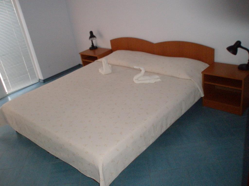 Family Hotel Maritime Achtopol Pokoj fotografie